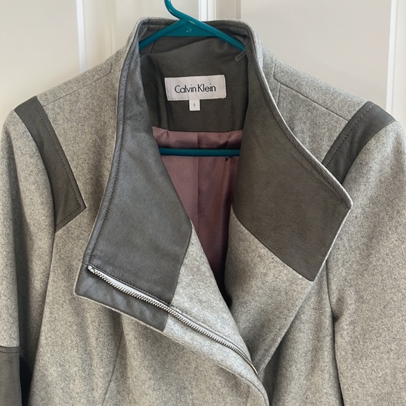 Calvin Klein wool coat with leather trim - Picture 2 of 7